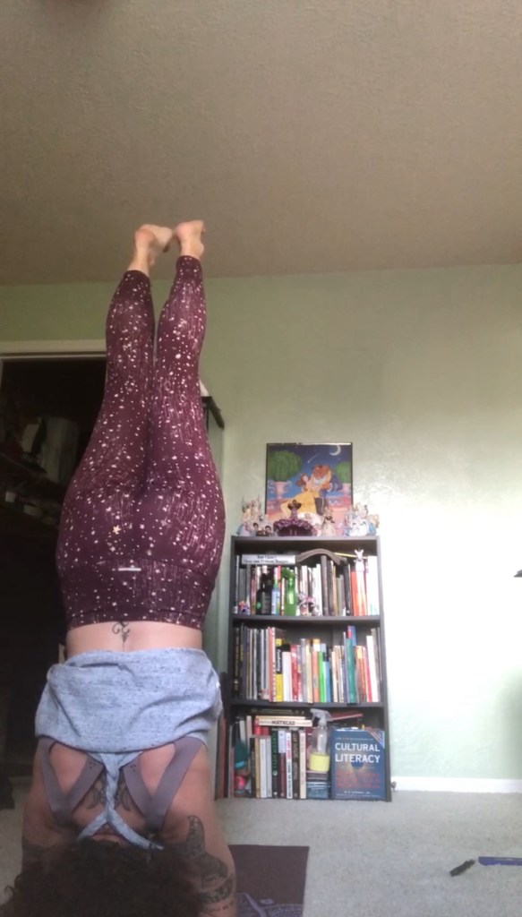 Supported head stand